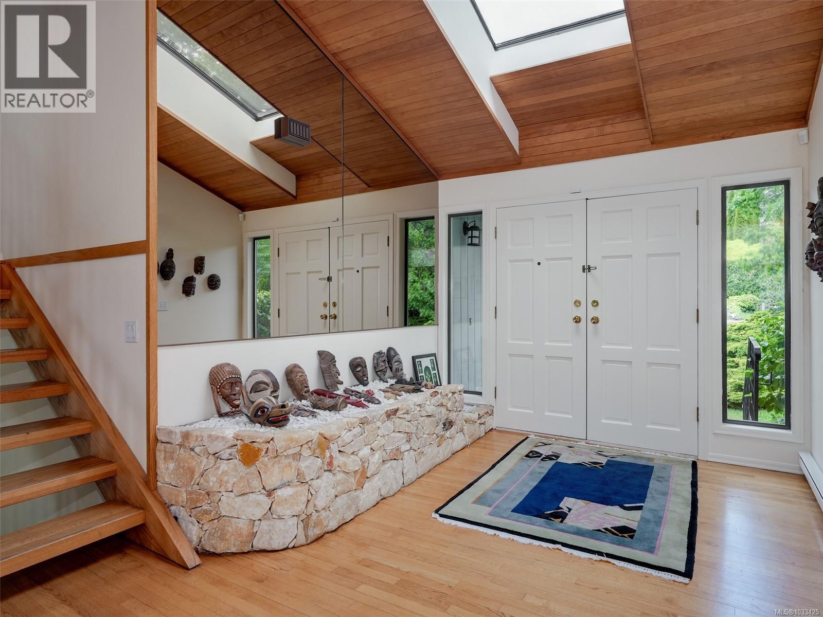 2797 Arbutus Rd, Saanich, British Columbia  V8N 5X6 - Photo 22 - 1033425
