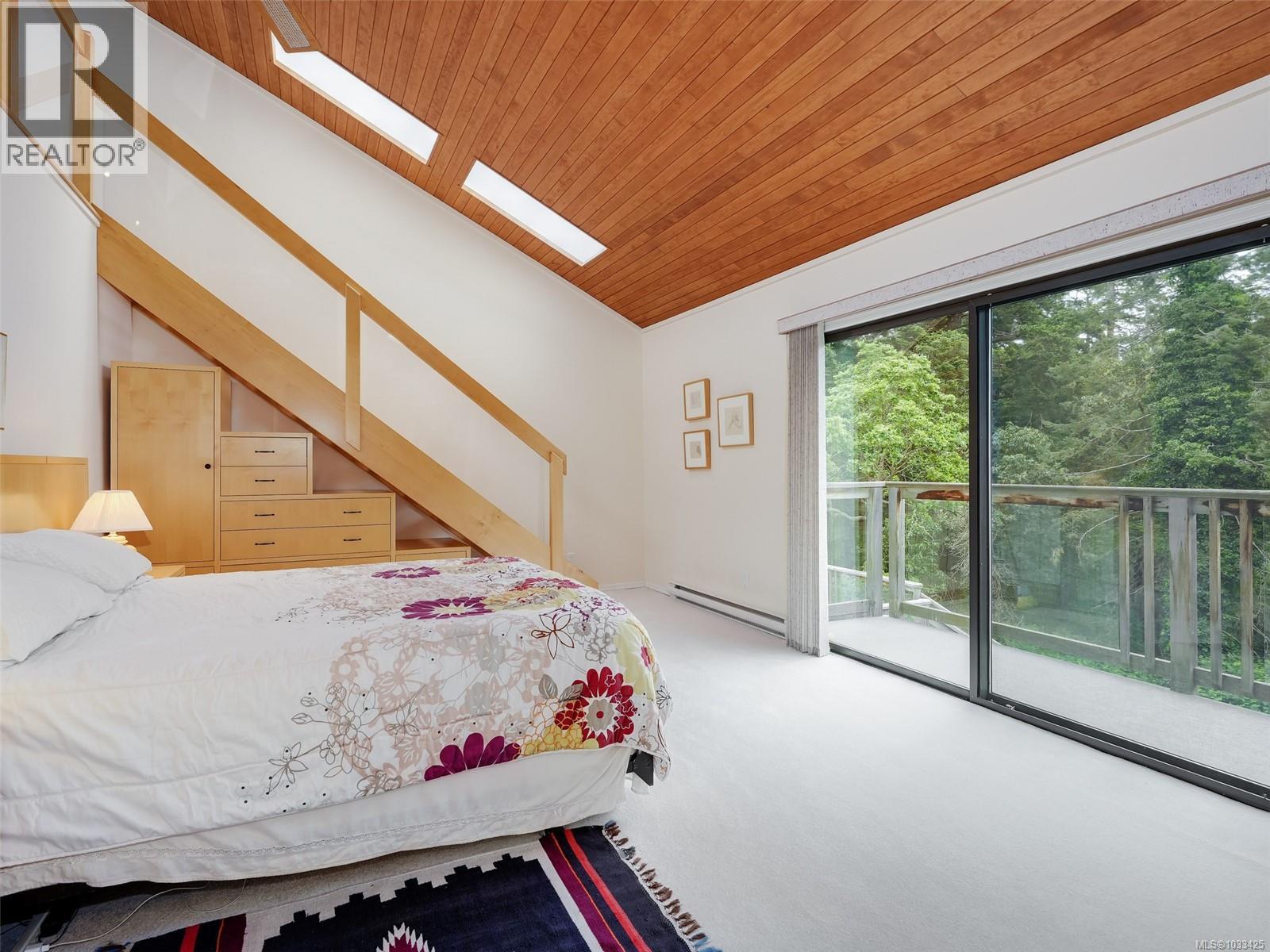 2797 Arbutus Rd, Saanich, British Columbia  V8N 5X6 - Photo 9 - 1033425