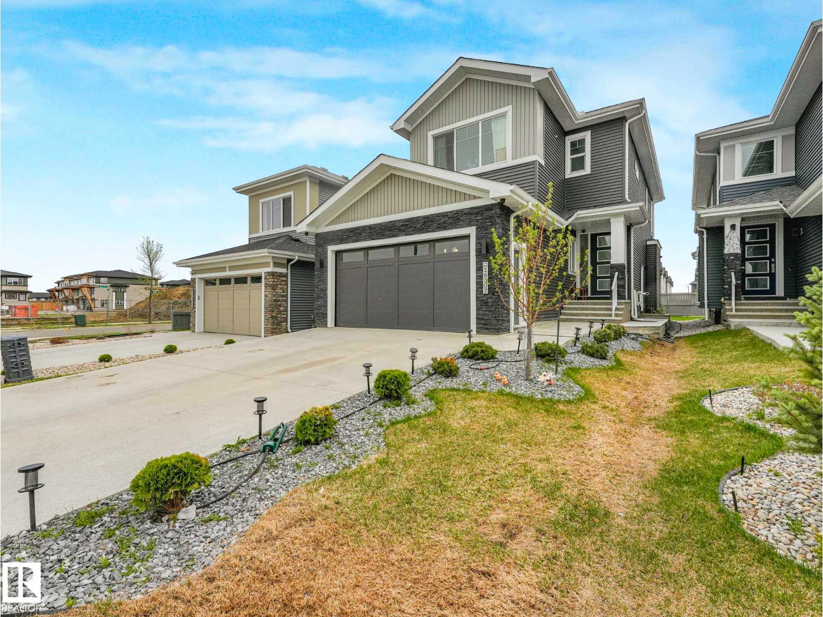 16307 19 AV SW, edmonton, Alberta