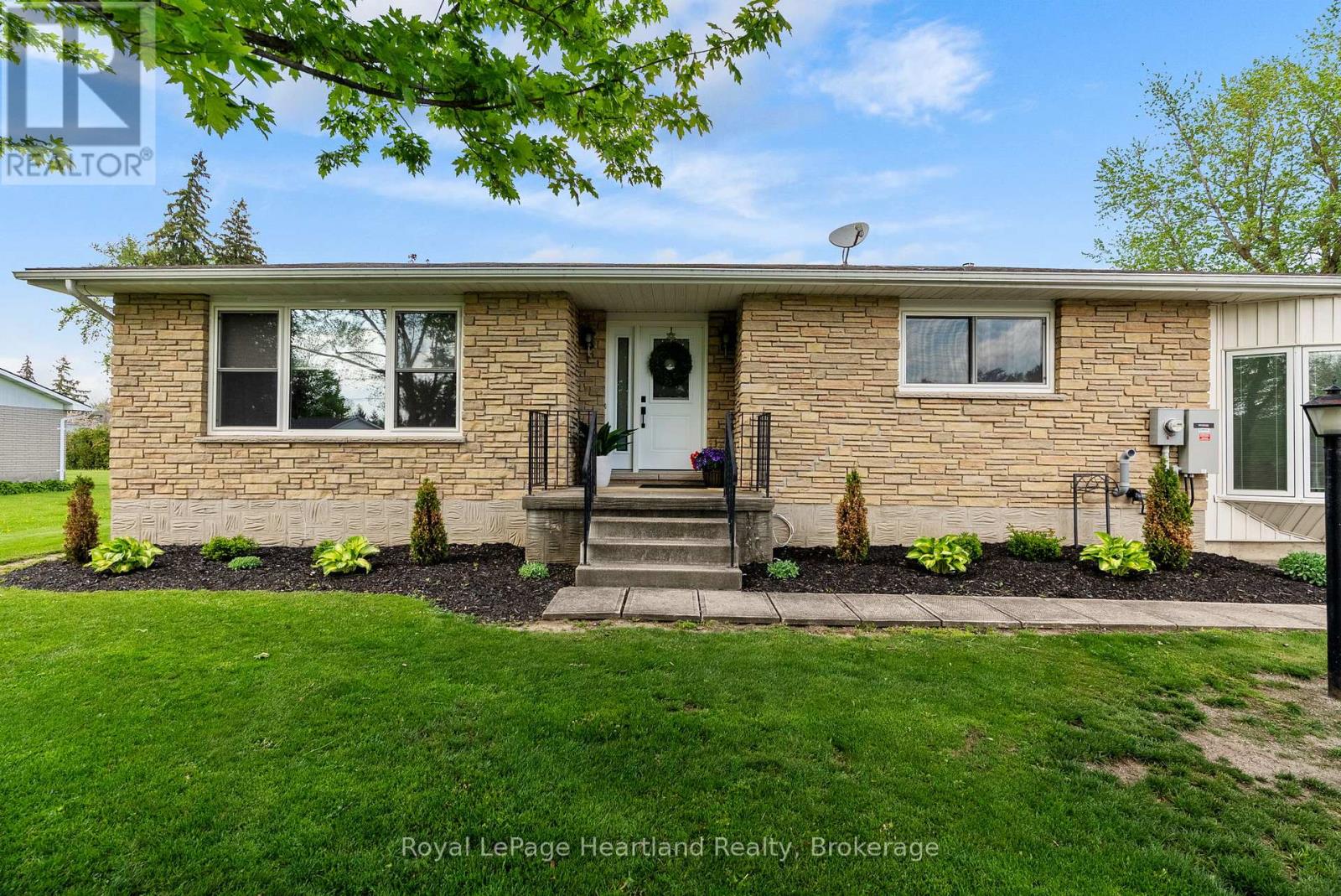 167 Quebec Street, West Perth, Ontario N0K 1N0 - Photo 2 - X13149448