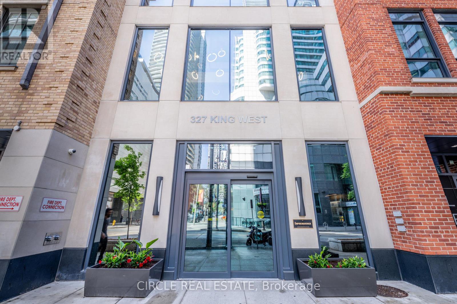 2705 - 327 KING STREET W, Toronto, Ontario