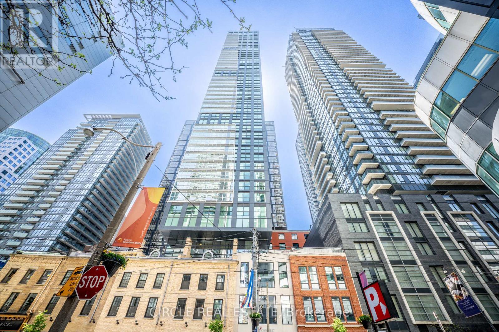 2705 - 327 King Street W, Toronto, Ontario  M5V 0W7 - Photo 3 - C13149324