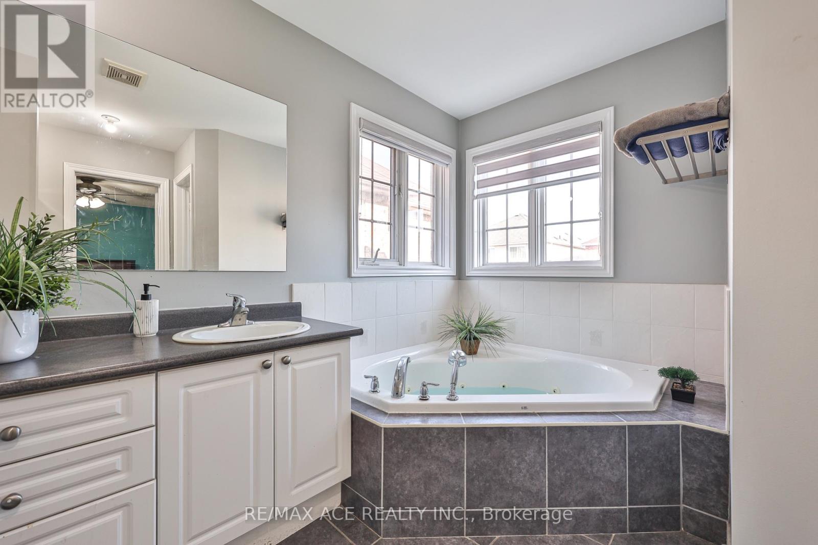 72 Taverner Crescent S, Ajax, Ontario  L1T 0K1 - Photo 34 - E13137870