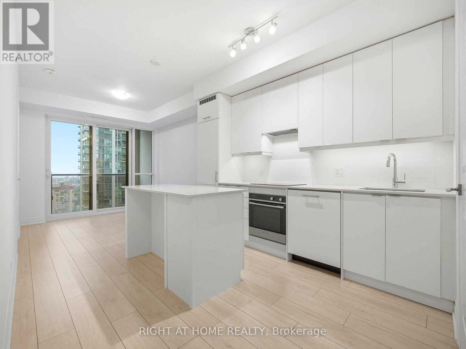 1807 - 30 Elm Drive W, Mississauga, Ontario  L5B 0N6 - Photo 10 - W13147432