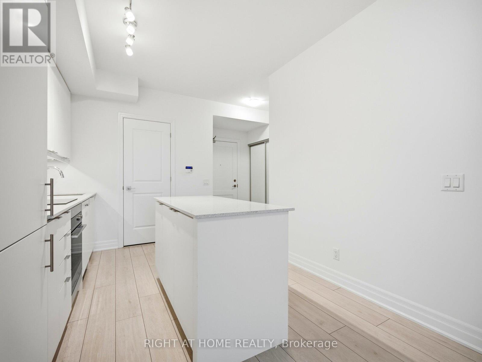 1807 - 30 Elm Drive W, Mississauga, Ontario  L5B 0N6 - Photo 17 - W13147432