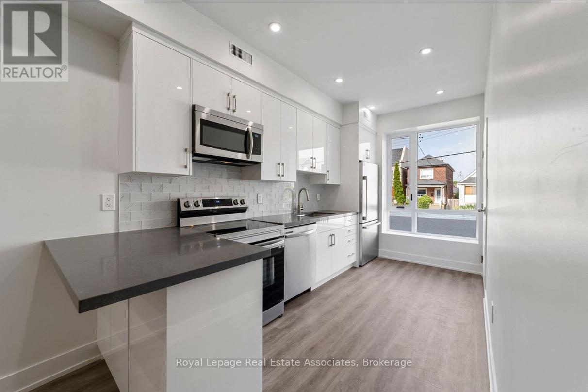 531 Delaware Avenue N, Toronto, Ontario  M6H 2V3 - Photo 7 - C12843388