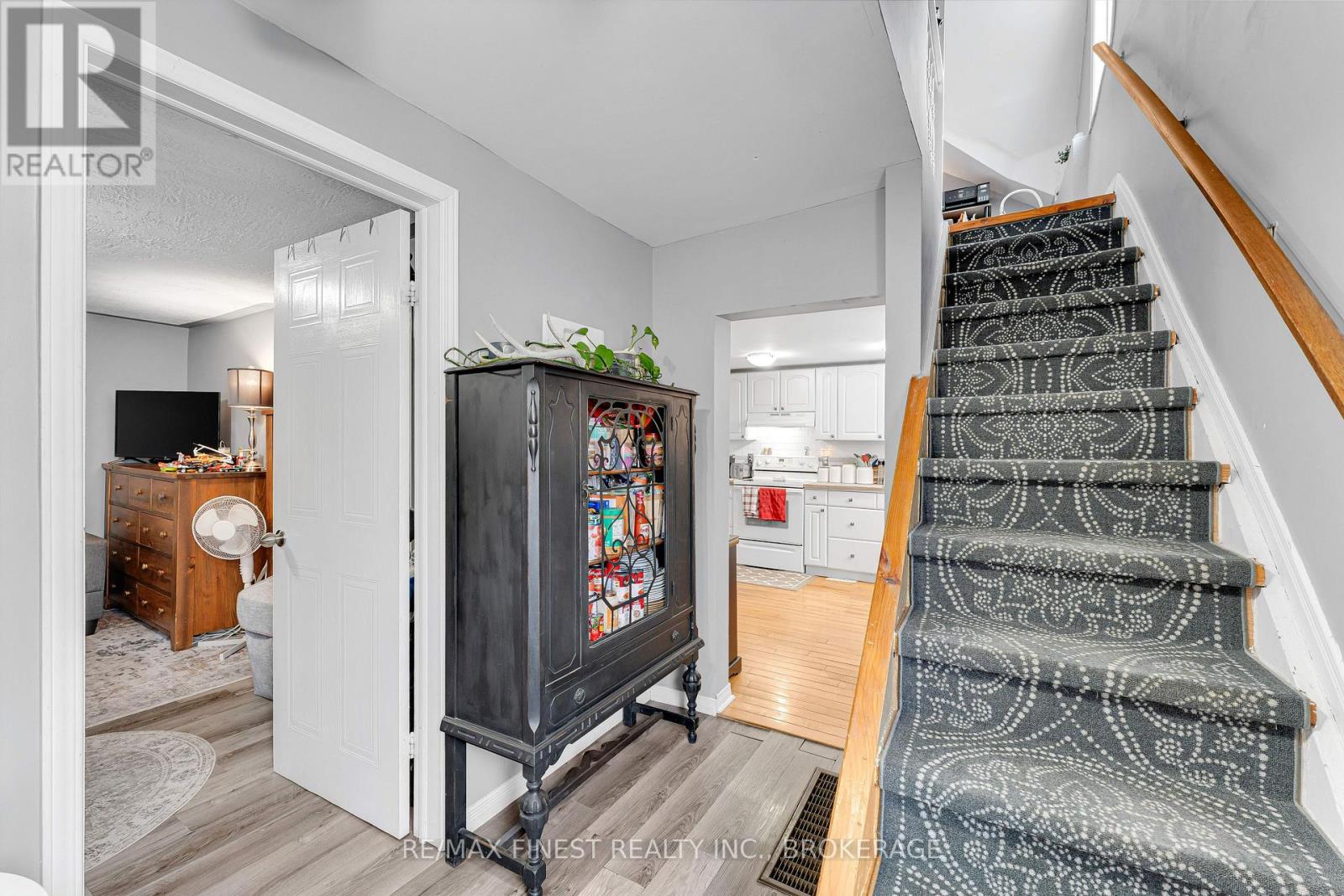 206 Main Street, Loyalist, Ontario  K0H 2H0 - Photo 21 - X12853272