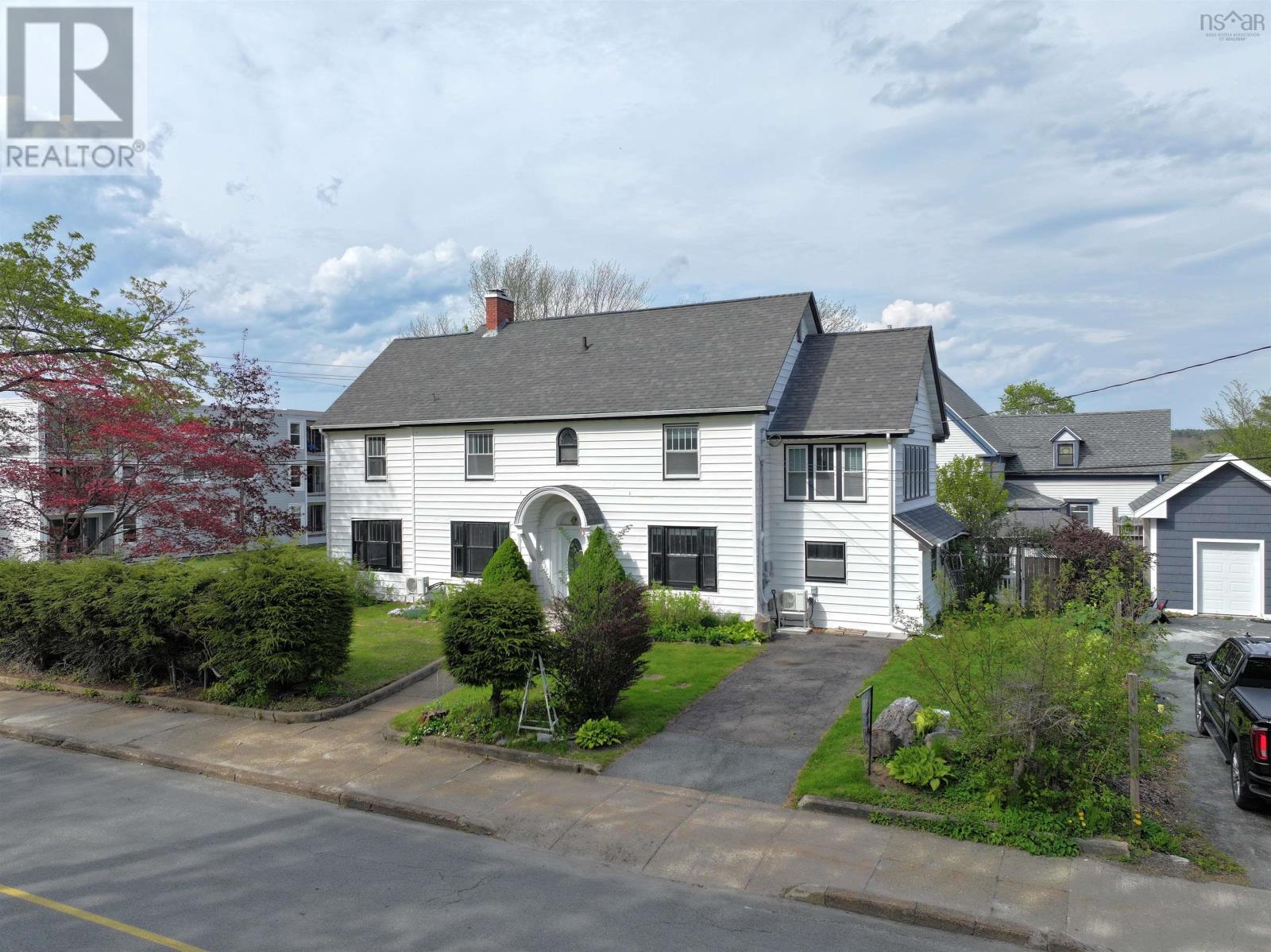 41 Alexandra Avenue, Bridgewater, Nova Scotia  B4V 1H2 - Photo 2 - 202603005