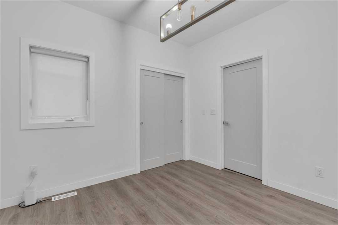 49 Prairie Spring Bay, Winnipeg, Manitoba  R2R 2Z6 - Photo 4 - 202607042