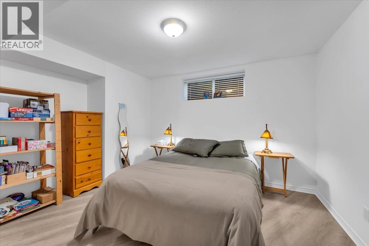1705 Arbutus Place, Coquitlam, British Columbia  V3E 3K2 - Photo 32 - R3124695