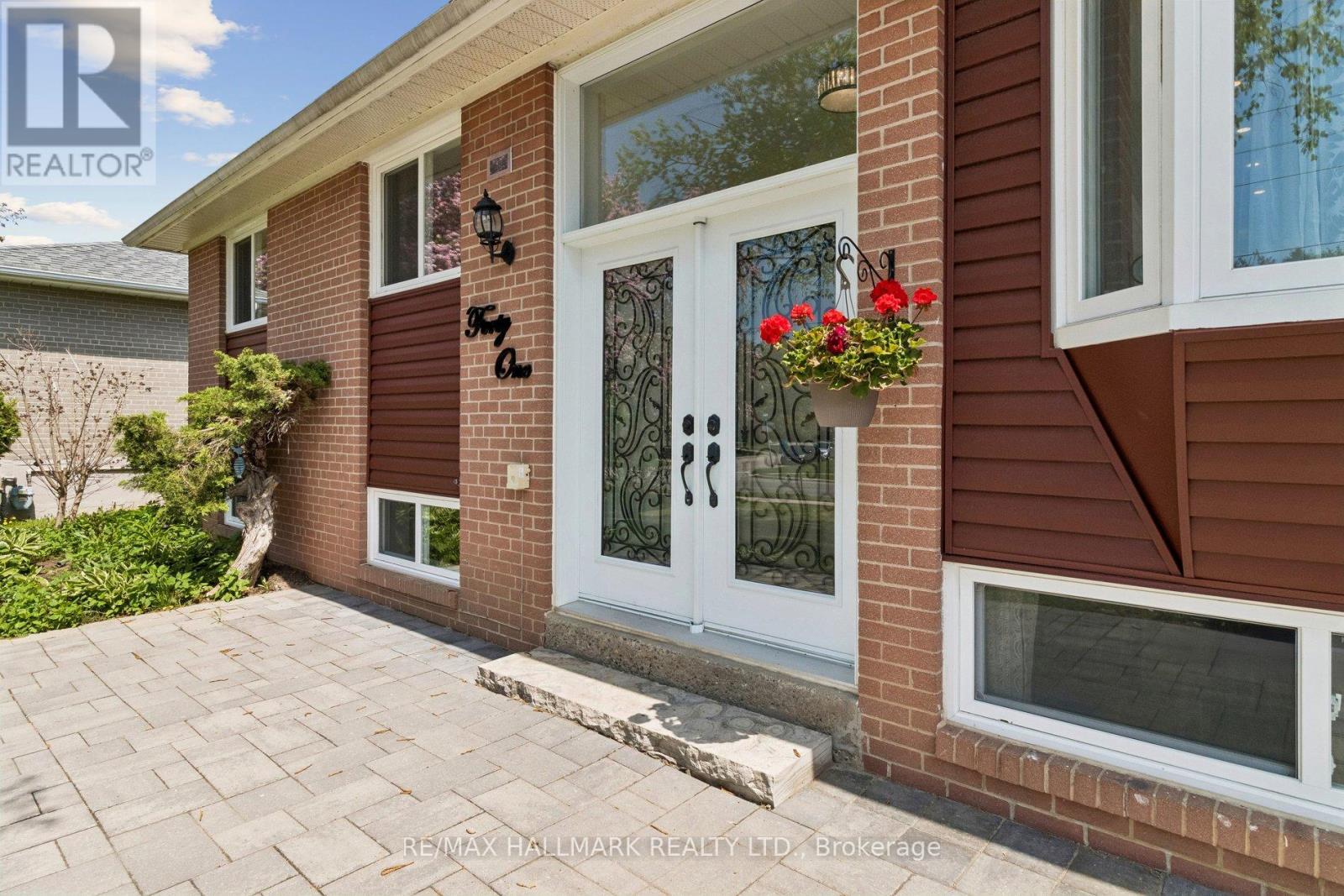 41 Aurora Heights Drive, Aurora, Ontario  L4G 2W6 - Photo 4 - N13149426