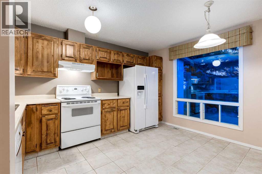 114 Strathlorne Mews SW, Calgary, Alberta  T3H 1V1 - Photo 23 - A2310453