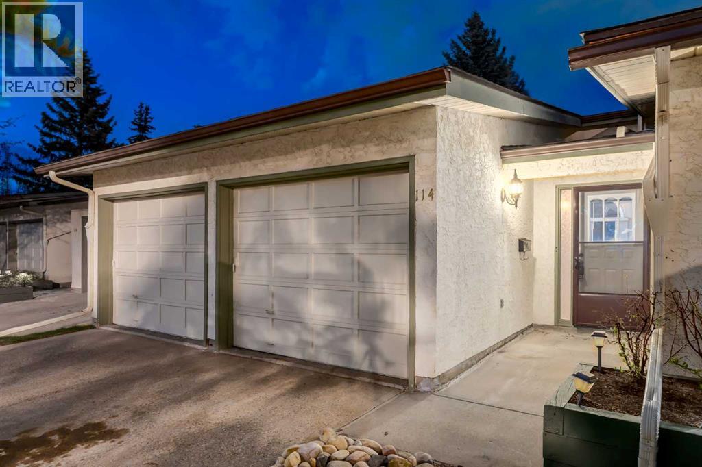 114 Strathlorne Mews SW, Calgary, Alberta  T3H 1V1 - Photo 3 - A2310453