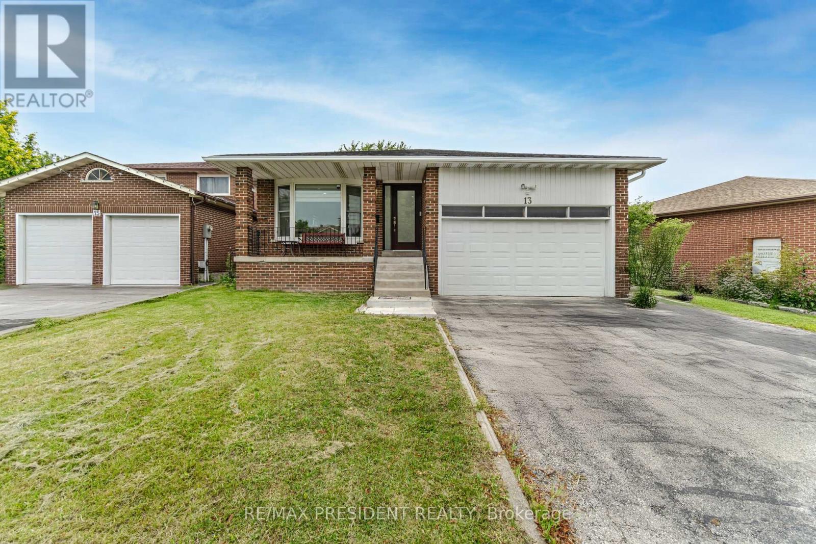 13 Panorama Crescent, Brampton, Ontario  L6S 3T7 - Photo 2 - W13149392