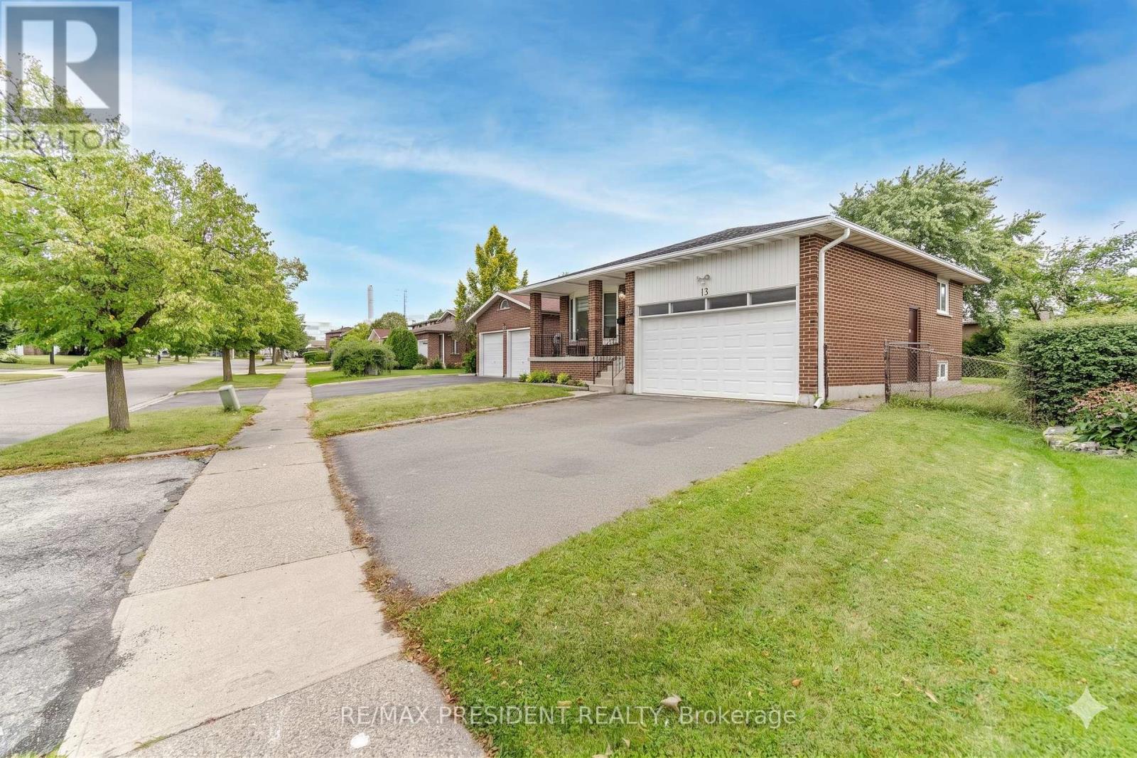 13 Panorama Crescent, Brampton, Ontario  L6S 3T7 - Photo 3 - W13149392