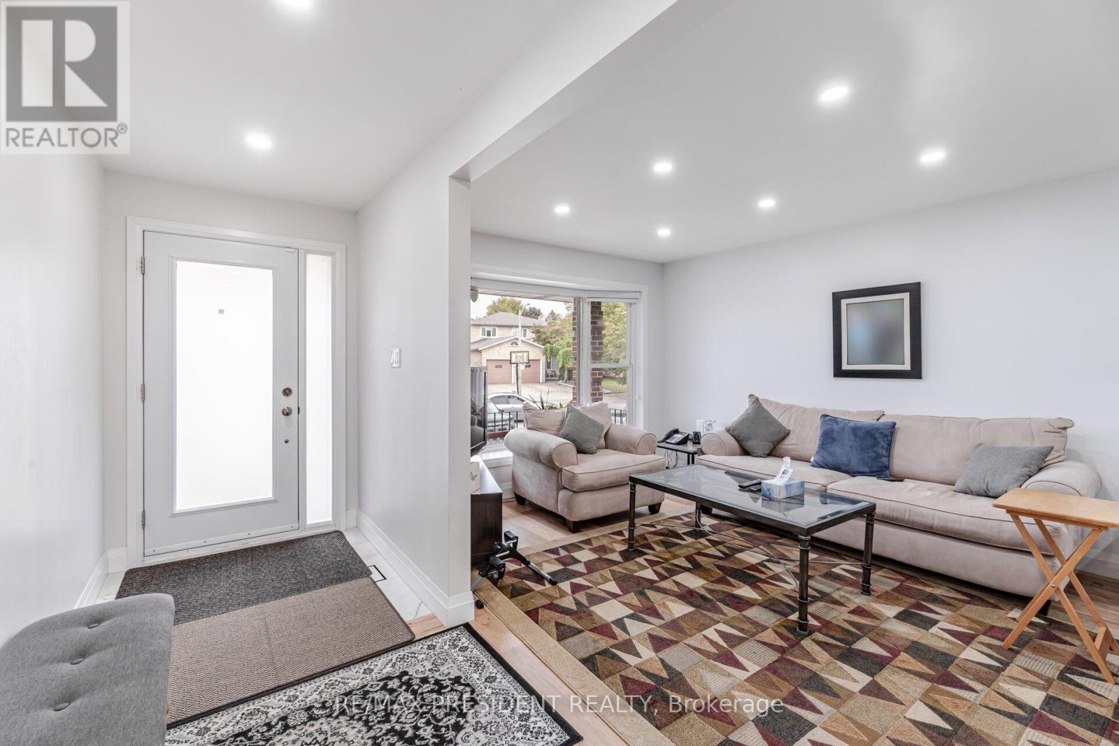 13 Panorama Crescent, Brampton, Ontario  L6S 3T7 - Photo 6 - W13149392