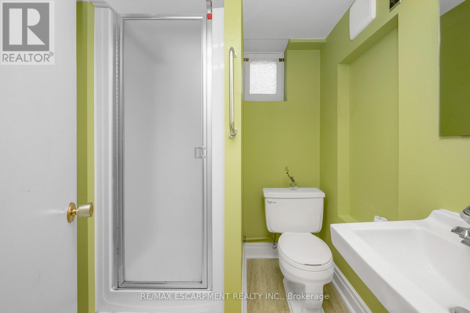 6 Deanefield Crescent, Toronto, Ontario  M9B 3B3 - Photo 20 - W13149400