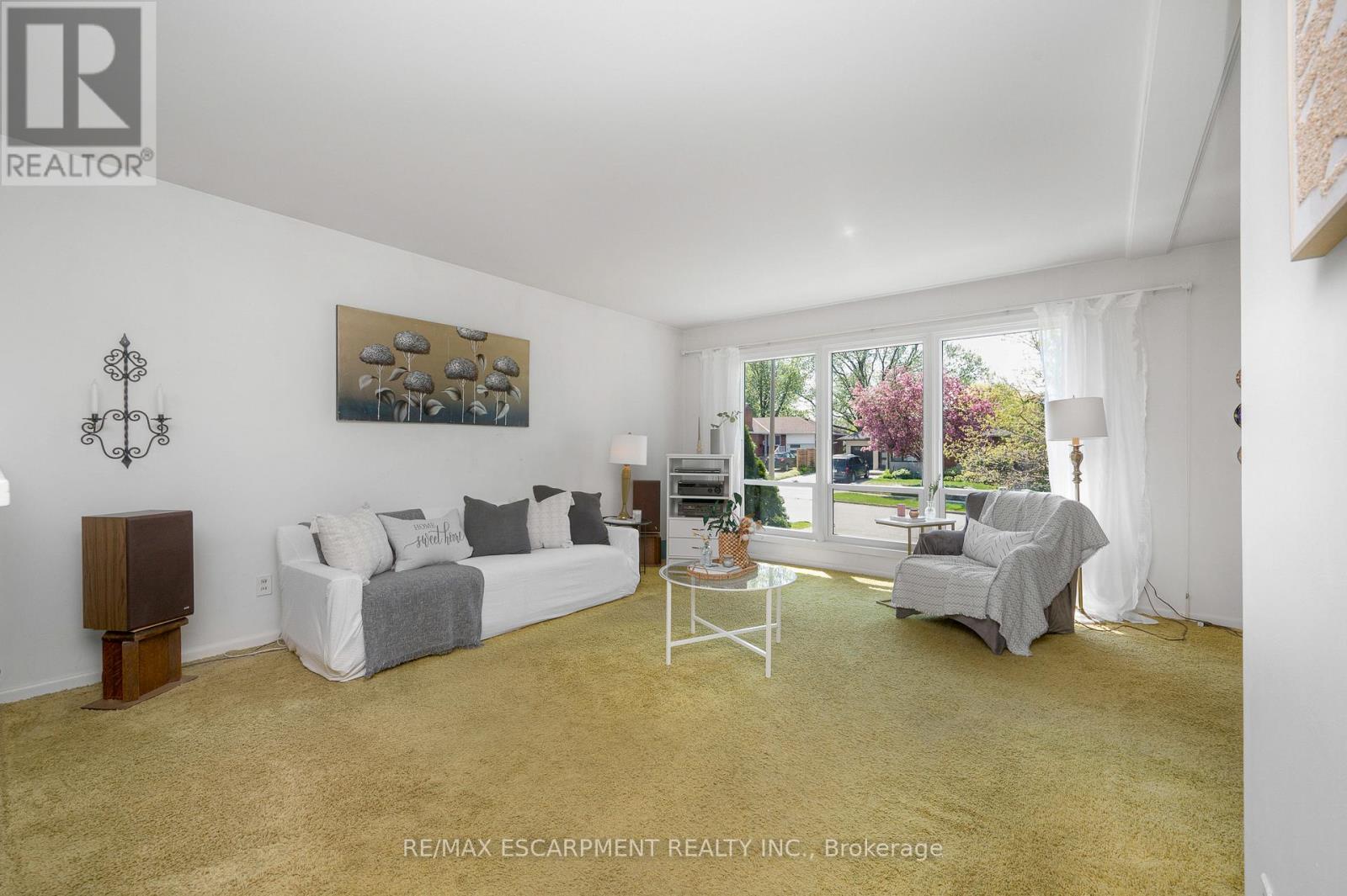 6 Deanefield Crescent, Toronto, Ontario  M9B 3B3 - Photo 4 - W13149400