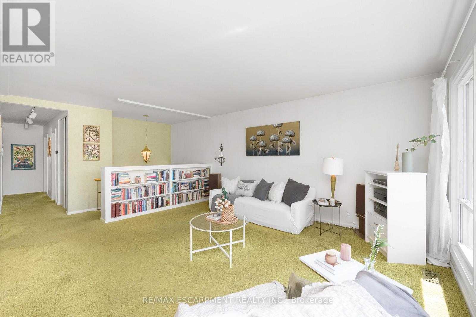 6 Deanefield Crescent, Toronto, Ontario  M9B 3B3 - Photo 5 - W13149400