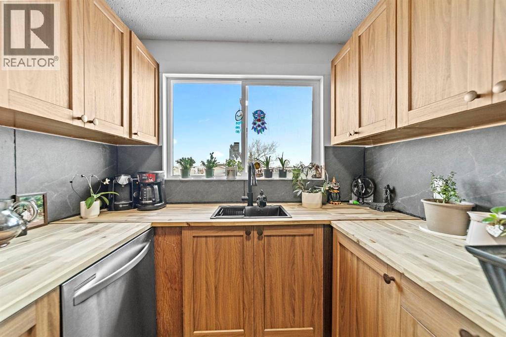 5444 50 Street, Camrose, Alberta  T4V 3A8 - Photo 6 - A2293652