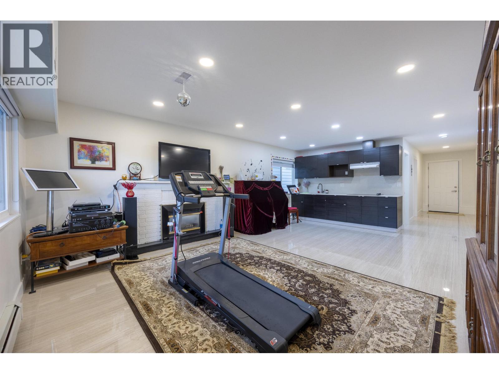 3881 Napier Street, Burnaby, British Columbia  V5C 3E6 - Photo 3 - R3125443