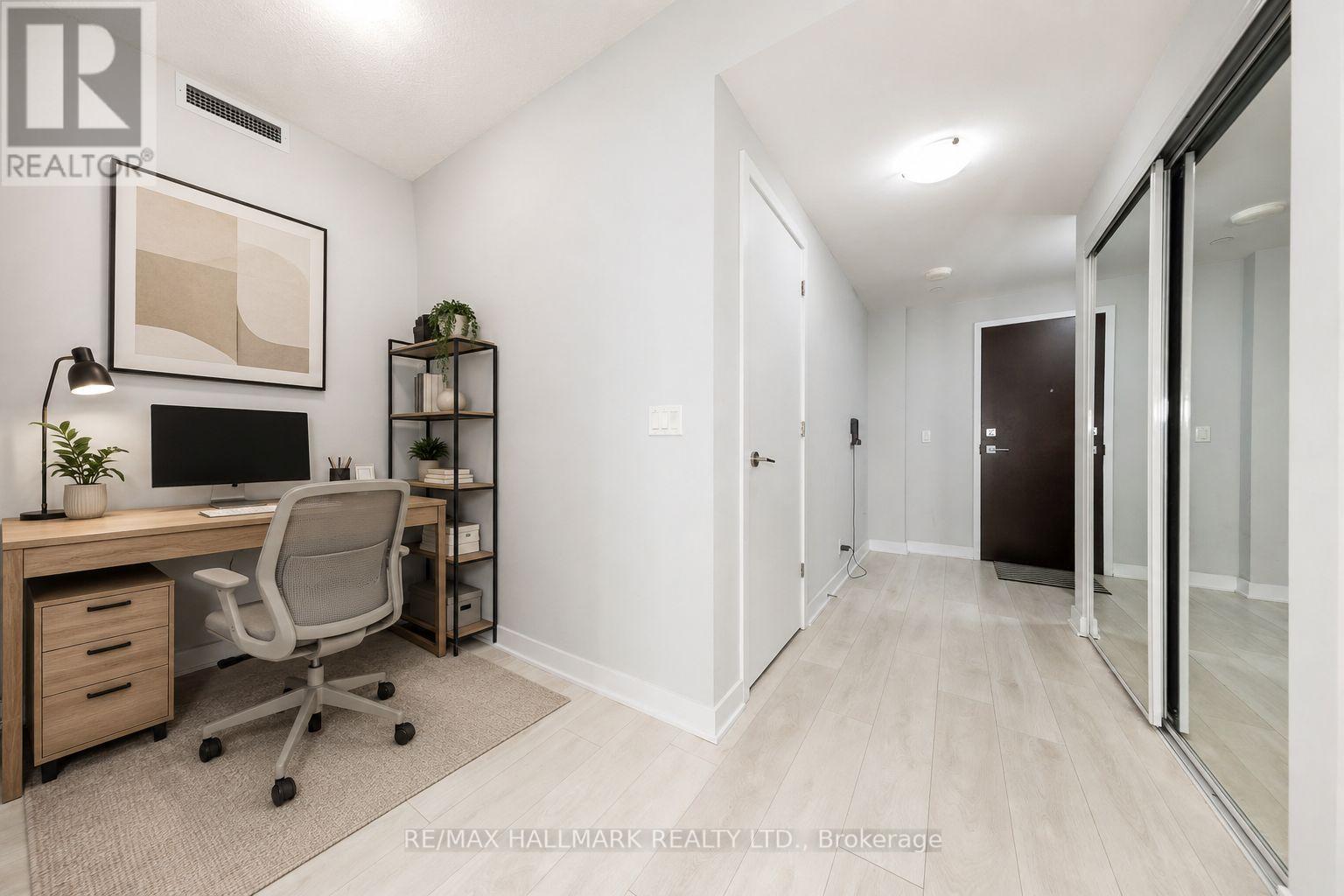 2211 - 2221 Yonge Street, Toronto, Ontario  M4S 0B8 - Photo 4 - C13149494
