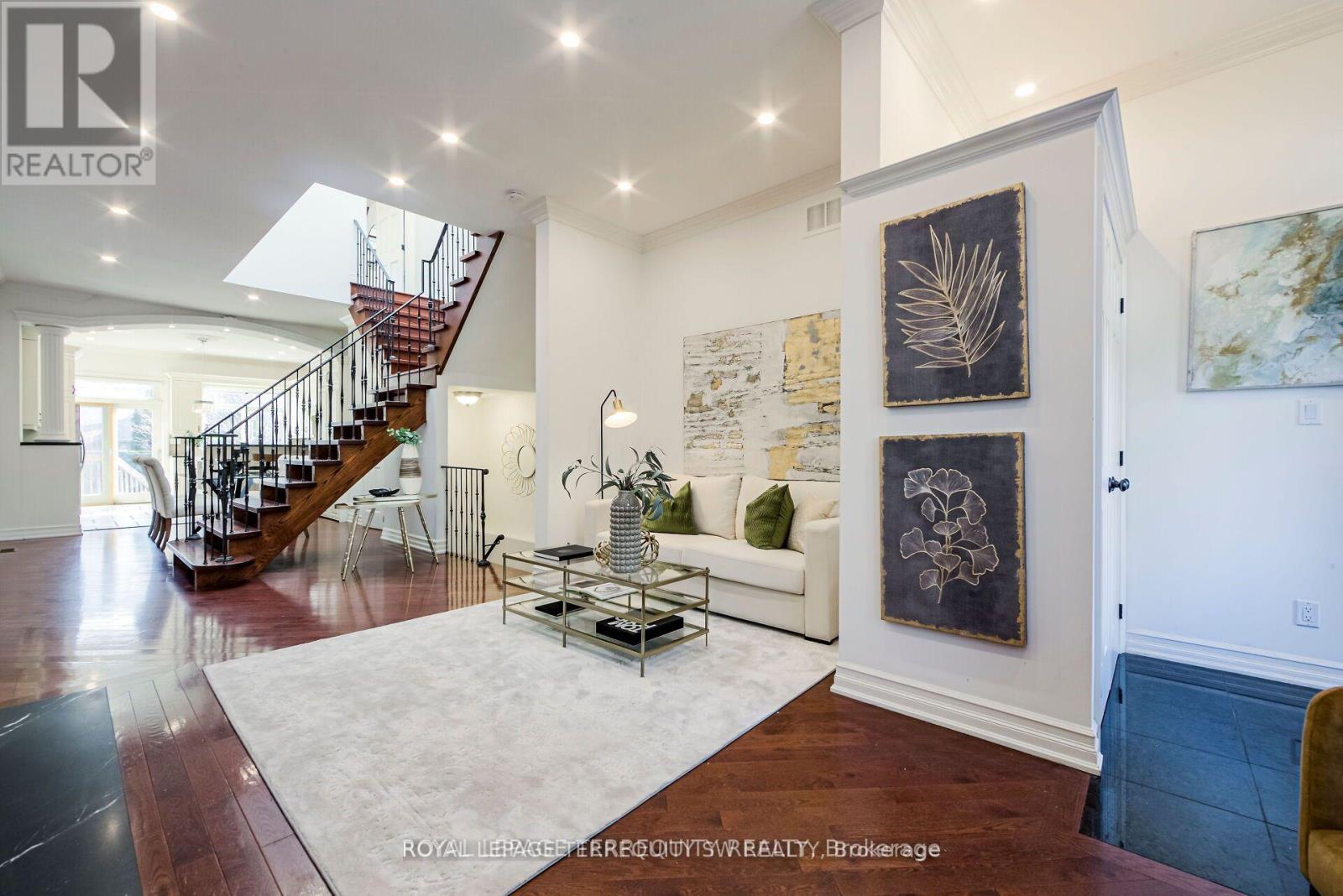 329 Lippincott Street, Toronto, Ontario  M5S 2P6 - Photo 4 - C13149568