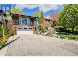 102 STRATFORD CRESCENT, Toronto, Ontario