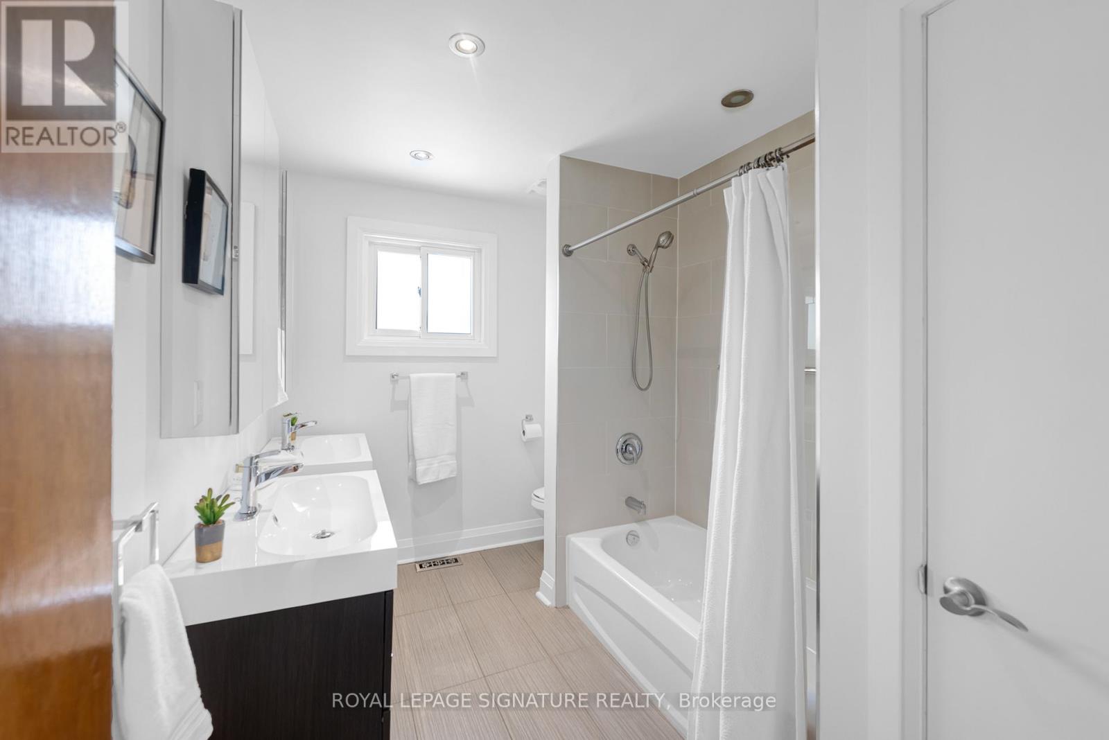6 Munford Crescent, Toronto, Ontario  M4B 1C1 - Photo 18 - E13149766