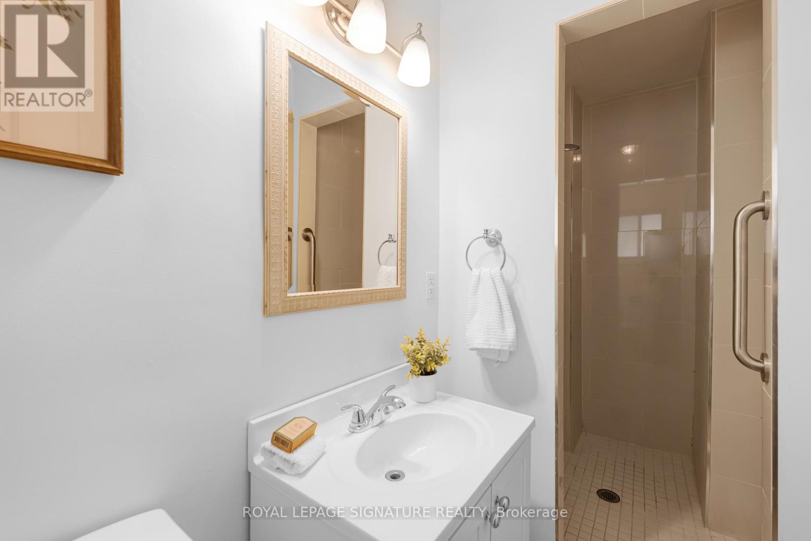 6 Munford Crescent, Toronto, Ontario  M4B 1C1 - Photo 25 - E13149766