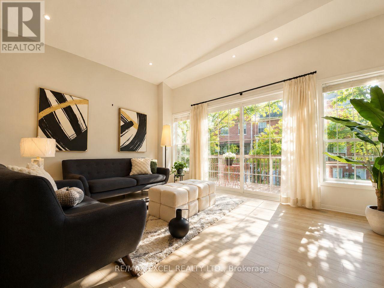 22 EXCHEQUER PLACE, Toronto, Ontario