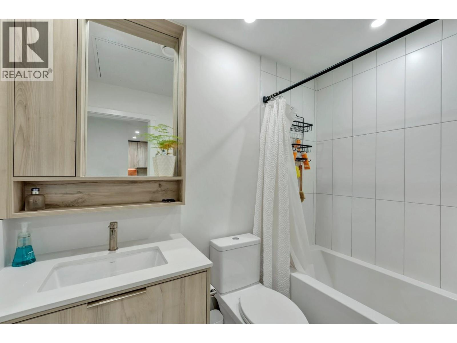 211 3596 Malsum Drive, North Vancouver, British Columbia  V7G 0B5 - Photo 8 - R3125535