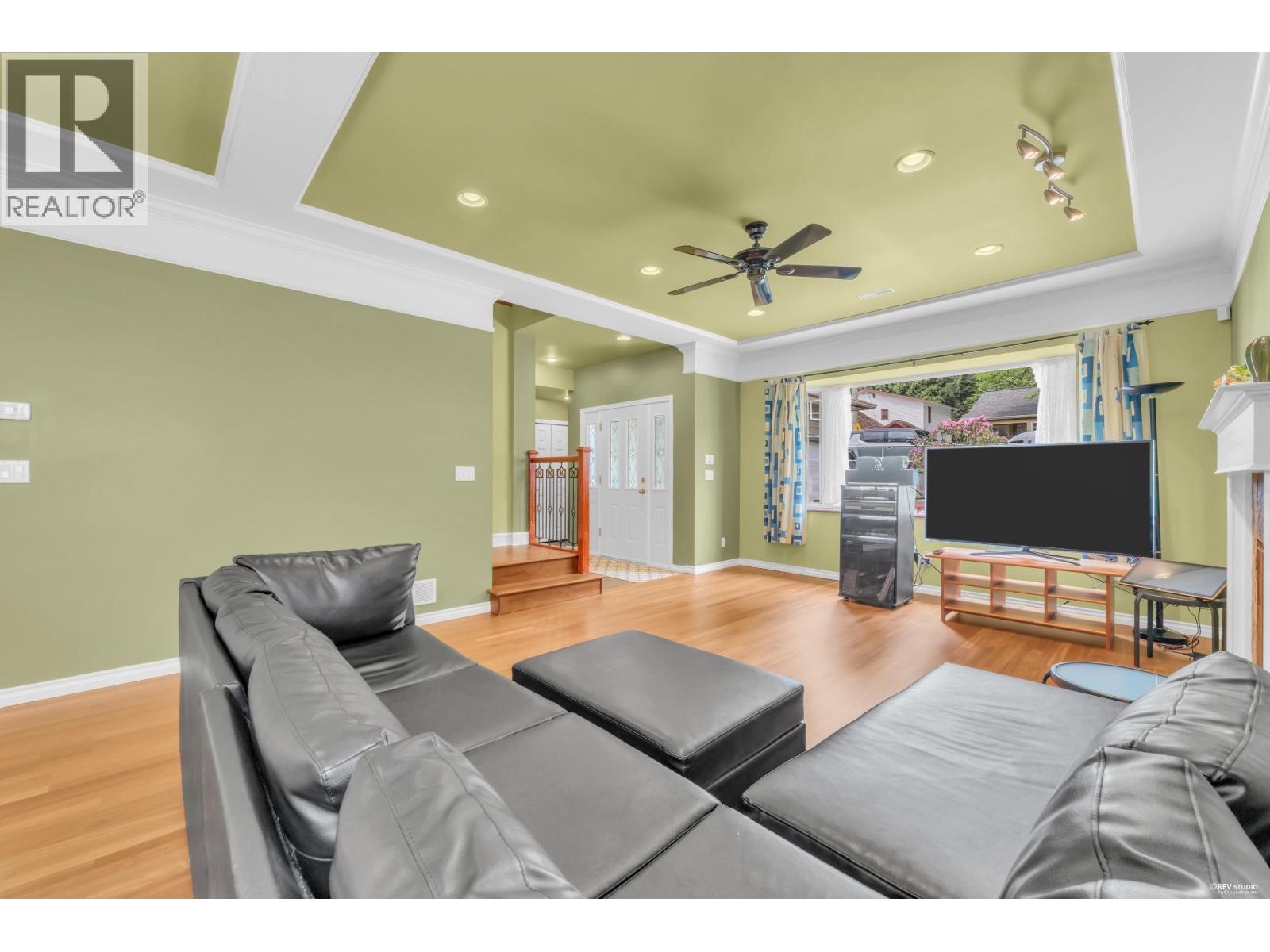 4317 Cliffmont Road, North Vancouver, British Columbia  V7G 1J6 - Photo 3 - R3125558