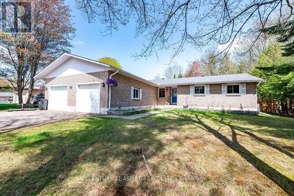 21 HERITAGE DRIVE, Petawawa, Ontario