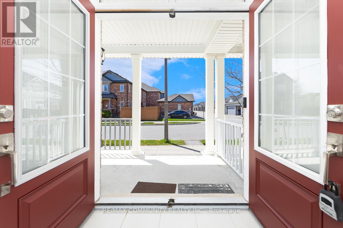 99 Cornwall Drive, Markham, Ontario  L6B 0Y5 - Photo 3 - N13149712