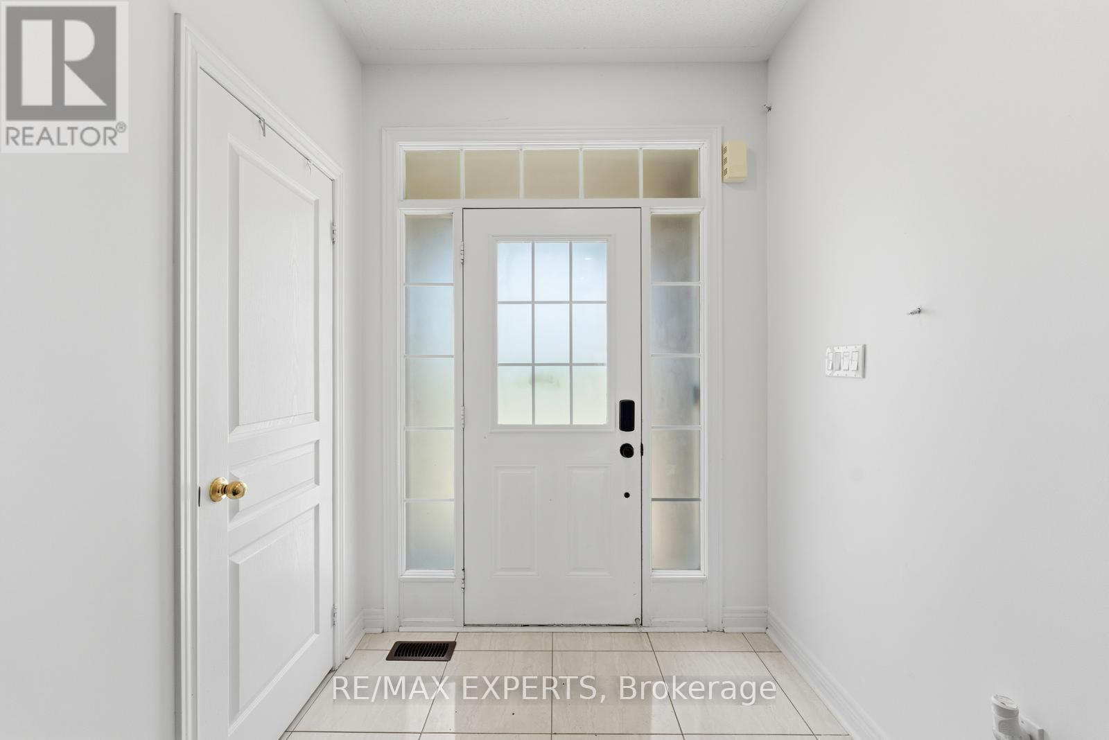 9 Port Arthur Crescent, Richmond Hill, Ontario  L4E 1B5 - Photo 4 - N13149752