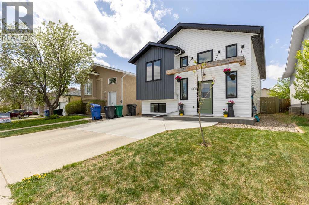 38 Blackfoot Road W, Lethbridge, Alberta  T1K 6J4 - Photo 2 - A2310158