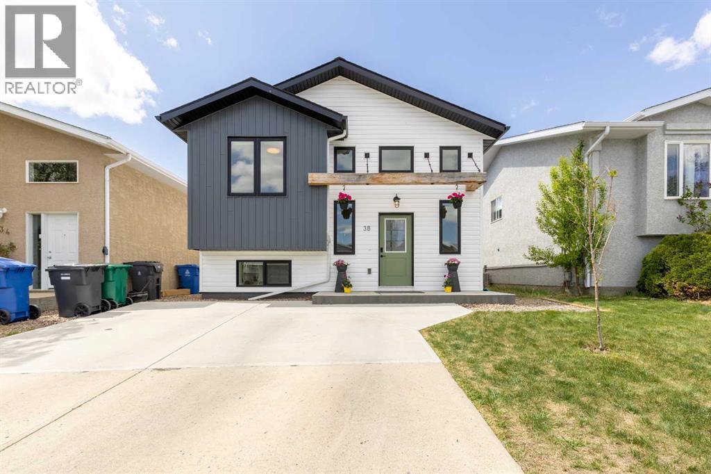 38 Blackfoot Road W, Lethbridge, Alberta  T1K 6J4 - Photo 1 - A2310158