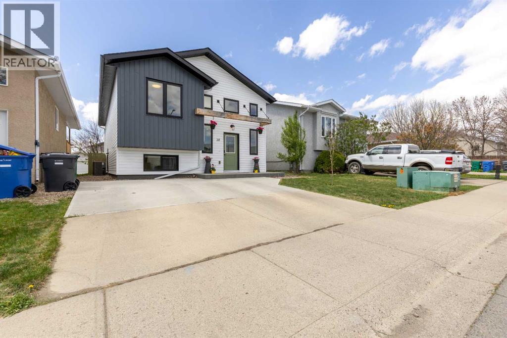 38 Blackfoot Road W, Lethbridge, Alberta  T1K 6J4 - Photo 3 - A2310158