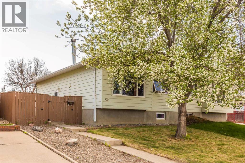 52 Trent Road W, Lethbridge, Alberta