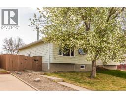 52 Trent Road W, Lethbridge, Alberta