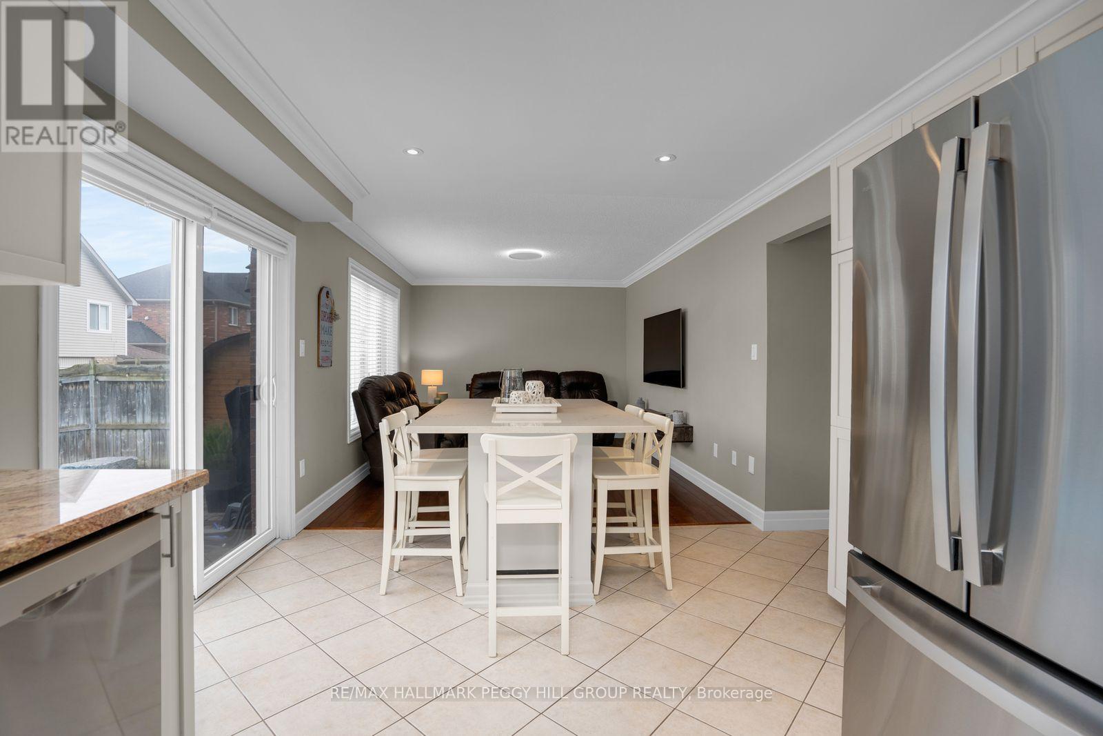 7 Bentley Crescent, Barrie (0 West), Ontario  L4N 0Z1 - Photo 7 - S13149524