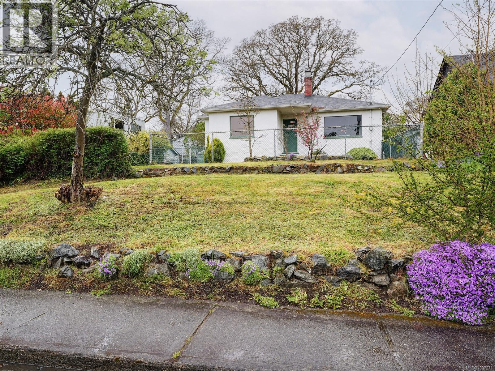 2522 Vancouver St, Victoria, British Columbia  V8T 4A7 - Photo 1 - 1037271