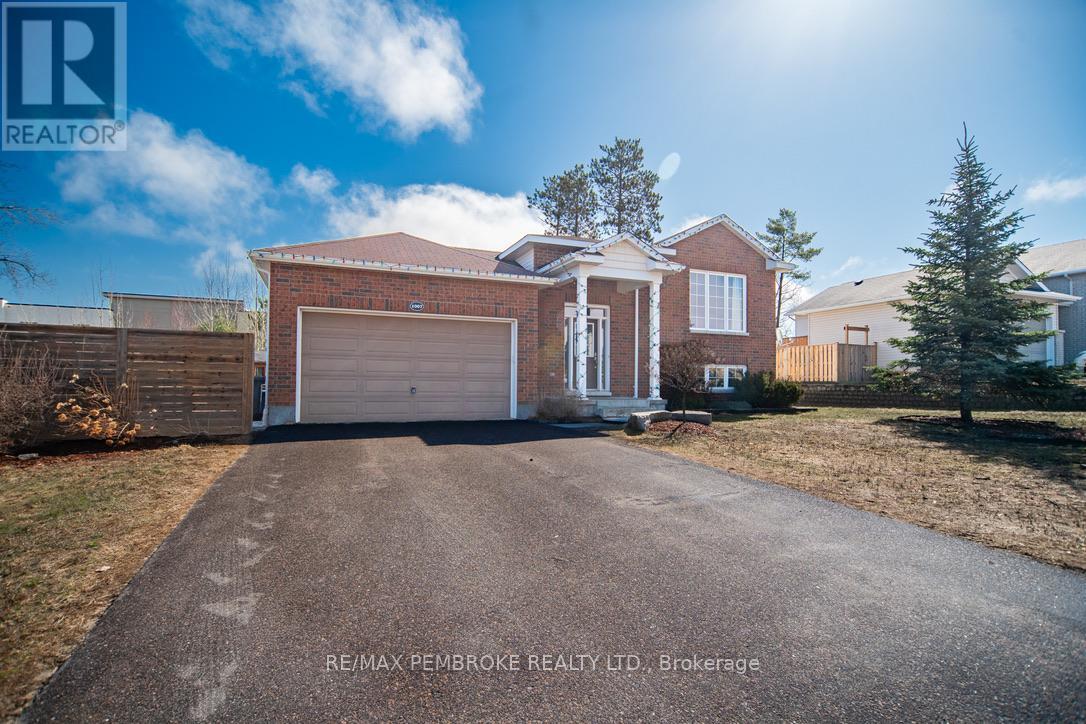 1007 BUTLER BOULEVARD, Petawawa, Ontario
