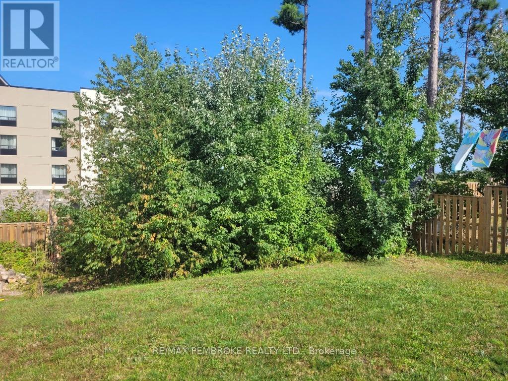 1007 Butler Boulevard, Petawawa, Ontario  K8H 0B7 - Photo 12 - X13149998