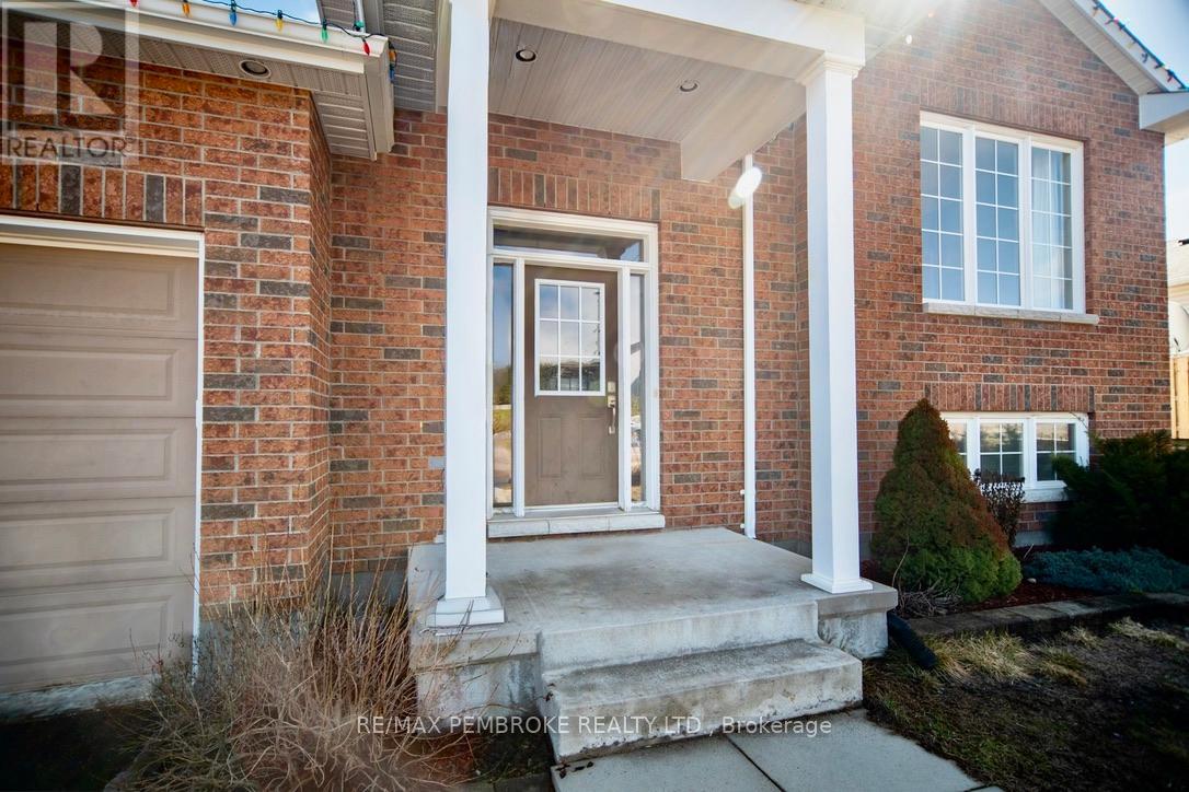 1007 Butler Boulevard, Petawawa, Ontario  K8H 0B7 - Photo 4 - X13149998