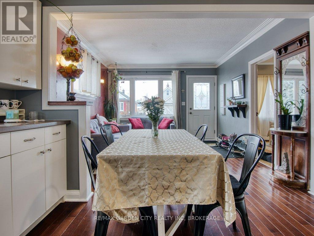 28 Charles Avenue, St. Catharines, Ontario  L2M 5S9 - Photo 12 - X12807660