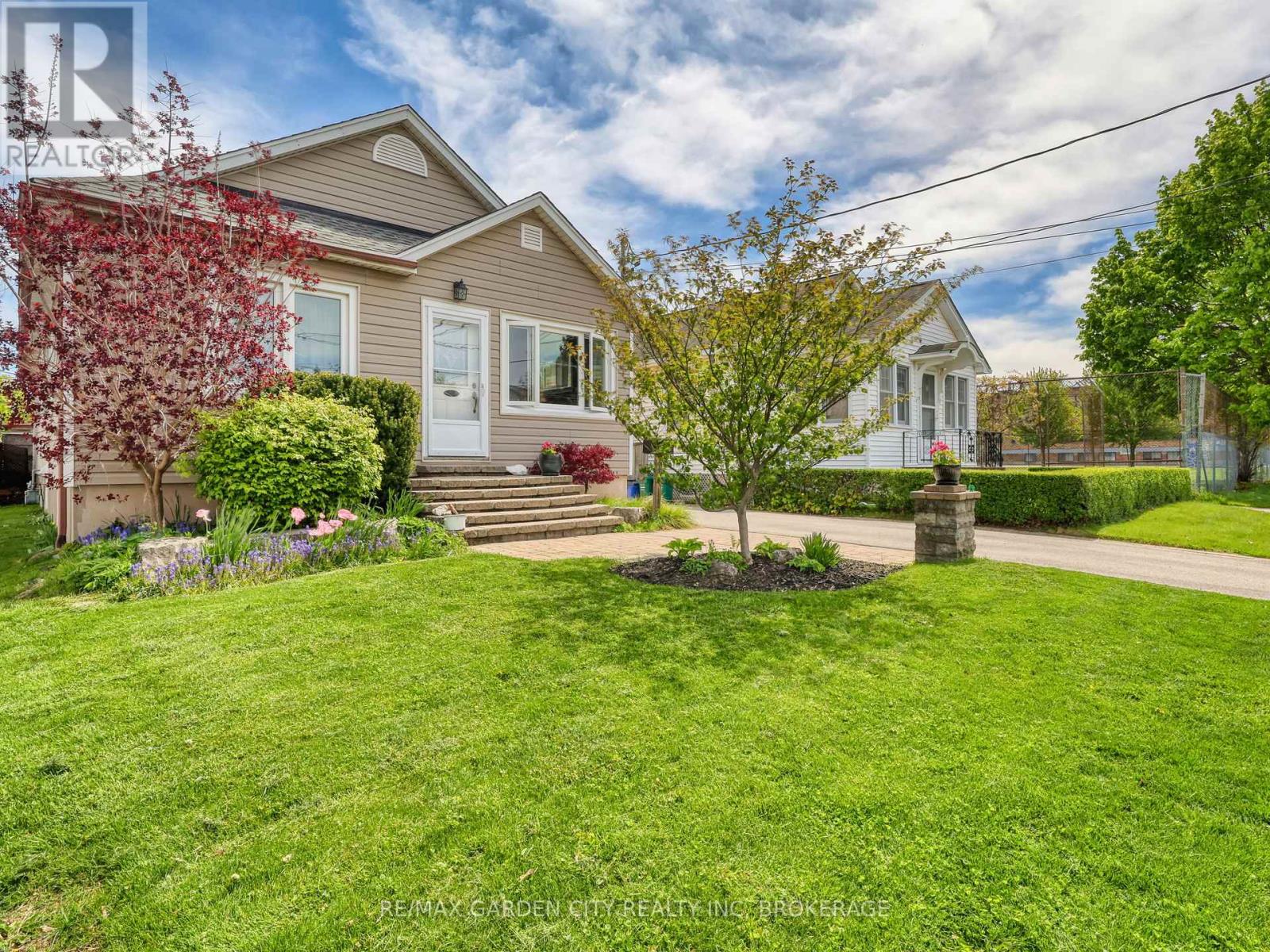 28 Charles Avenue, St. Catharines, Ontario  L2M 5S9 - Photo 2 - X12807660