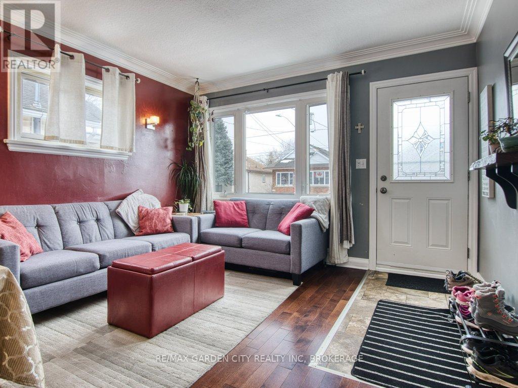 28 Charles Avenue, St. Catharines, Ontario  L2M 5S9 - Photo 5 - X12807660