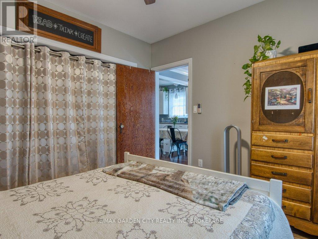28 Charles Avenue, St. Catharines, Ontario  L2M 5S9 - Photo 15 - X12807734